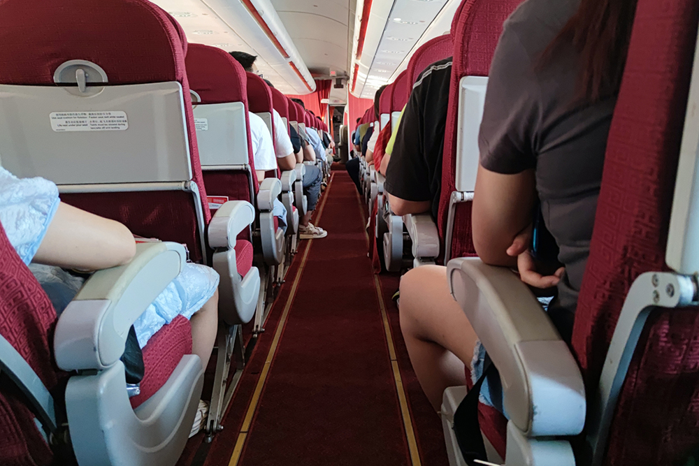 フライト中の飛行機内